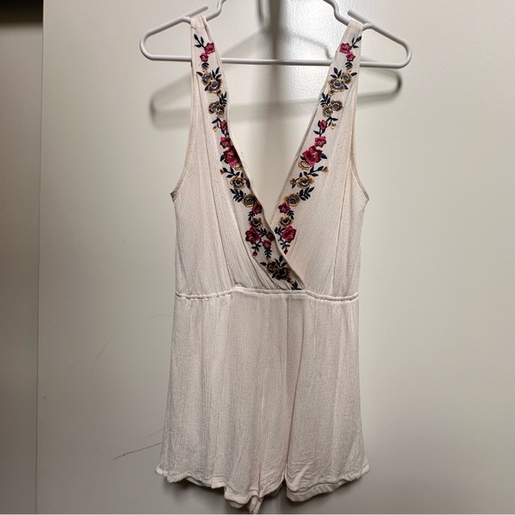 Kendall & Kylie Pants - Kendall & Kylie Cream V-Neck embroider d gauze Romper